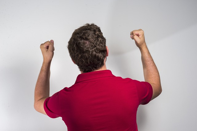 新华社消息｜震后第三天：调拨御寒物资确保受灾群众温暖安置.